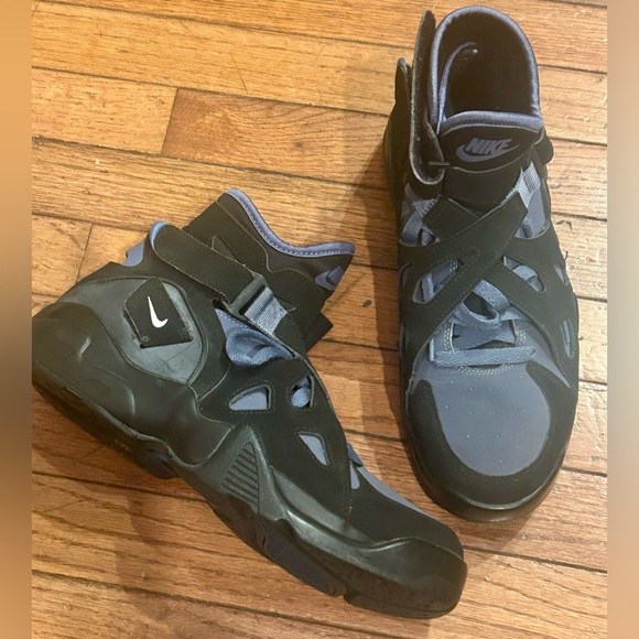 Nike Air unlimited black/ultamarine size 9.5
